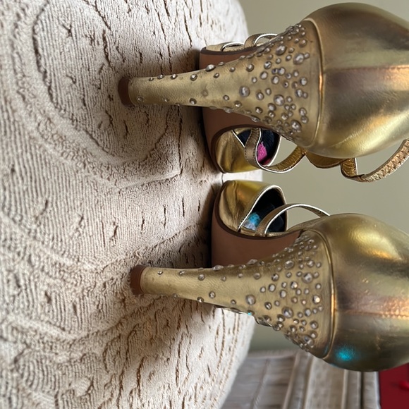 A very rare, designer coutoure Dress shoe in gold w crystals embelishments size7 - Picture 6 of 15